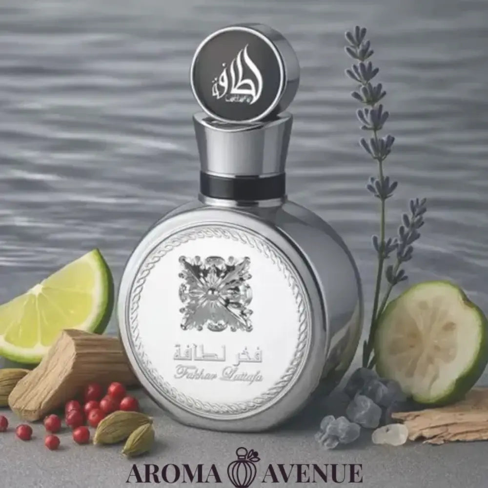Lattafa Fakhar Platin Eau de Parfum 100 ml este expresia echilibrului perfect între putere și rafinament.