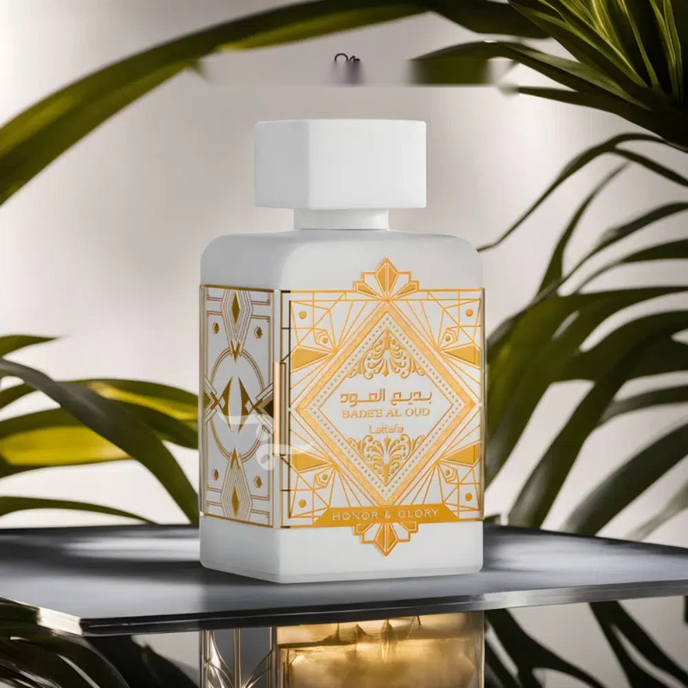 Lattafa Badee Al Oud Honor &amp; Glory parfum arabesc unisex, 100 ml, flaconul în ambianță