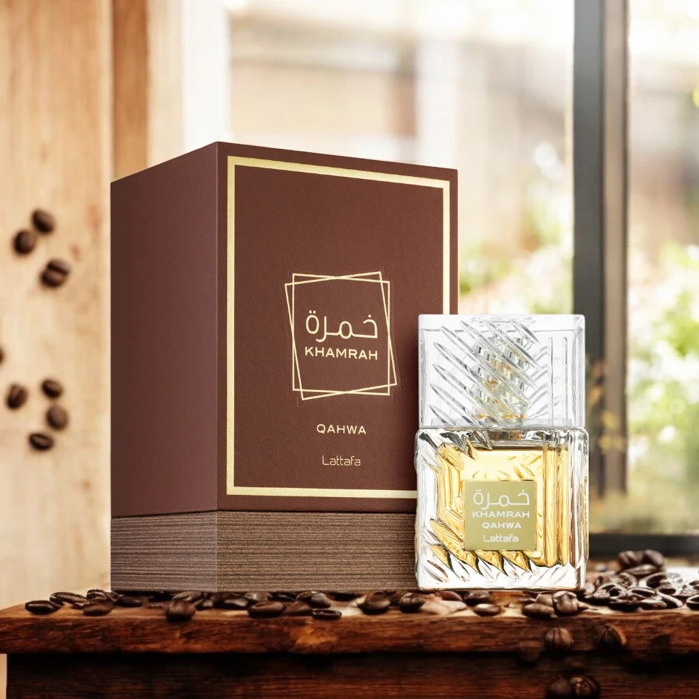 Lattafa Khamrah Qahwa parfum arabesc unisex, 100 ml, flaconul în ambianță