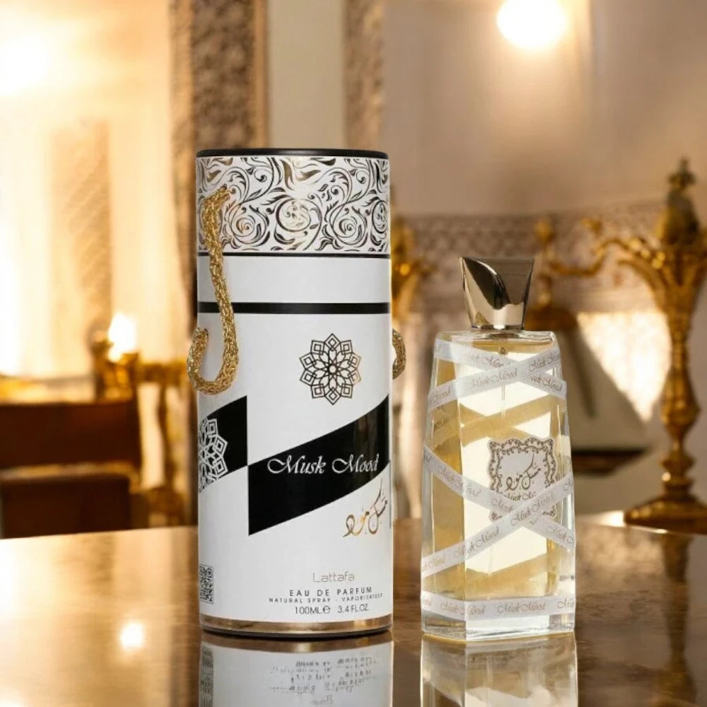 Lattafa Musk Mood parfum arabesc femei, 100 ml, flaconul în ambianță